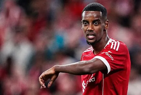 Isak's First Appearance Brings Star Power Despite Evident Rust