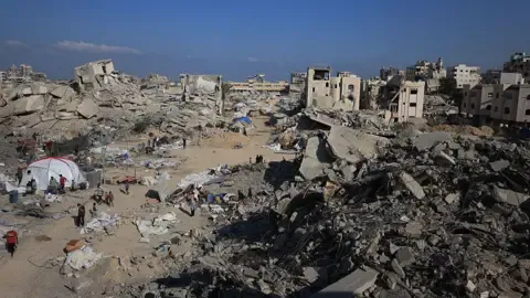 Israeli Armored Vehicles Advance into Key Gaza City Residential Area
